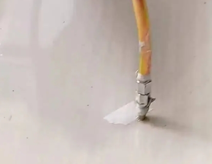 衡阳瓷砖空鼓维修公司专业解答在瓷砖铺贴过程中，如果使用的砂料过粗（如全部使用了粗砂），可能会导致以下问题